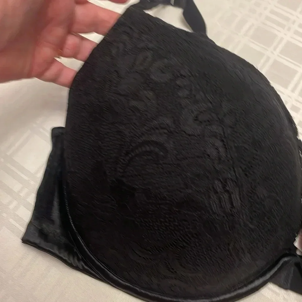 Cacique Black‎ Embroidered Scalloped Plunge Bra